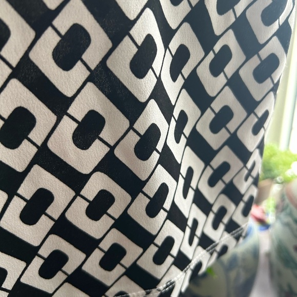 HOST PICK Cleo petites top size medium - Picture 7 of 16